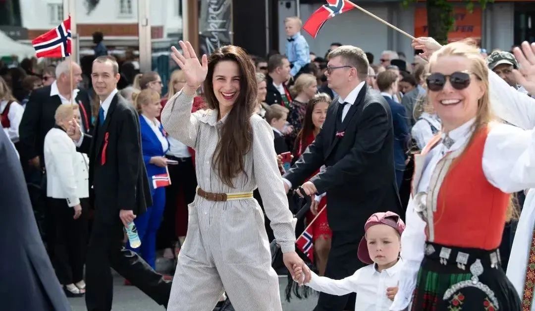 1748931987568316.png 2077.png